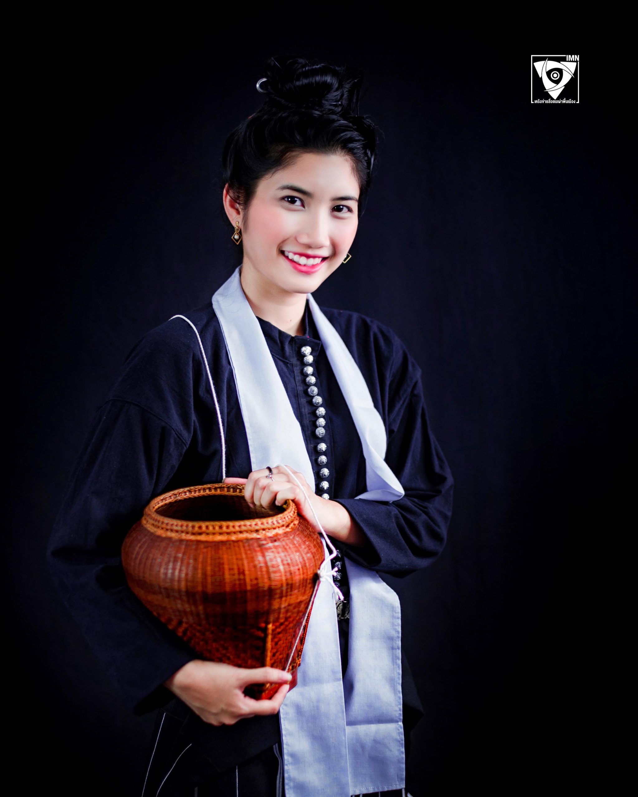 อัตลักษณ์การแต่งกาย ชาย-หญิง ของชนเผ่าไทดำ ภาพ: IMN เครือข่ายสื่อชนเผ่าพื้นเมือง
