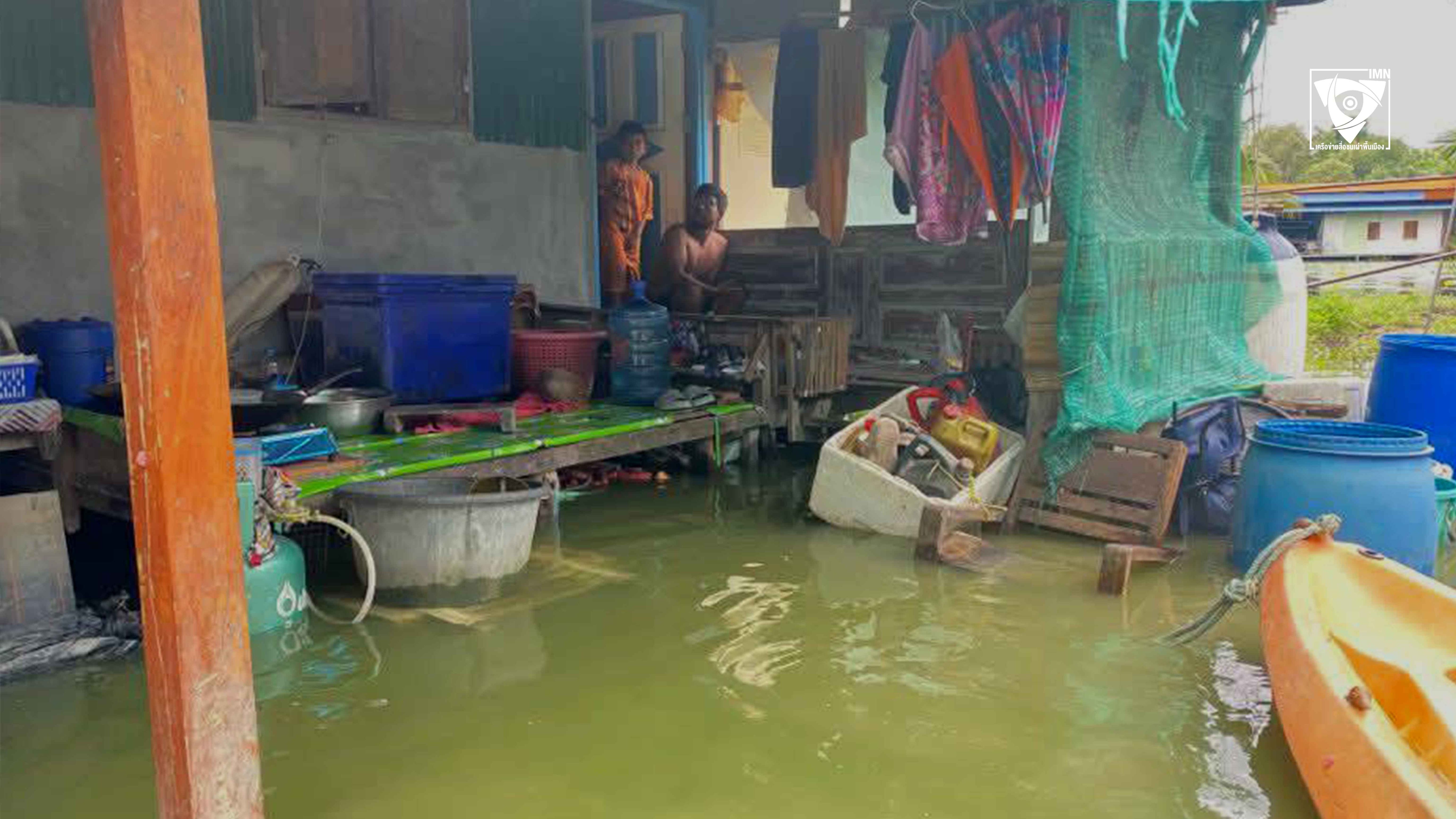 บรรยากาศน้ำขังในเกาะหลีเป๊ะ ภาพ: นภัสนันท์ ยาดำ