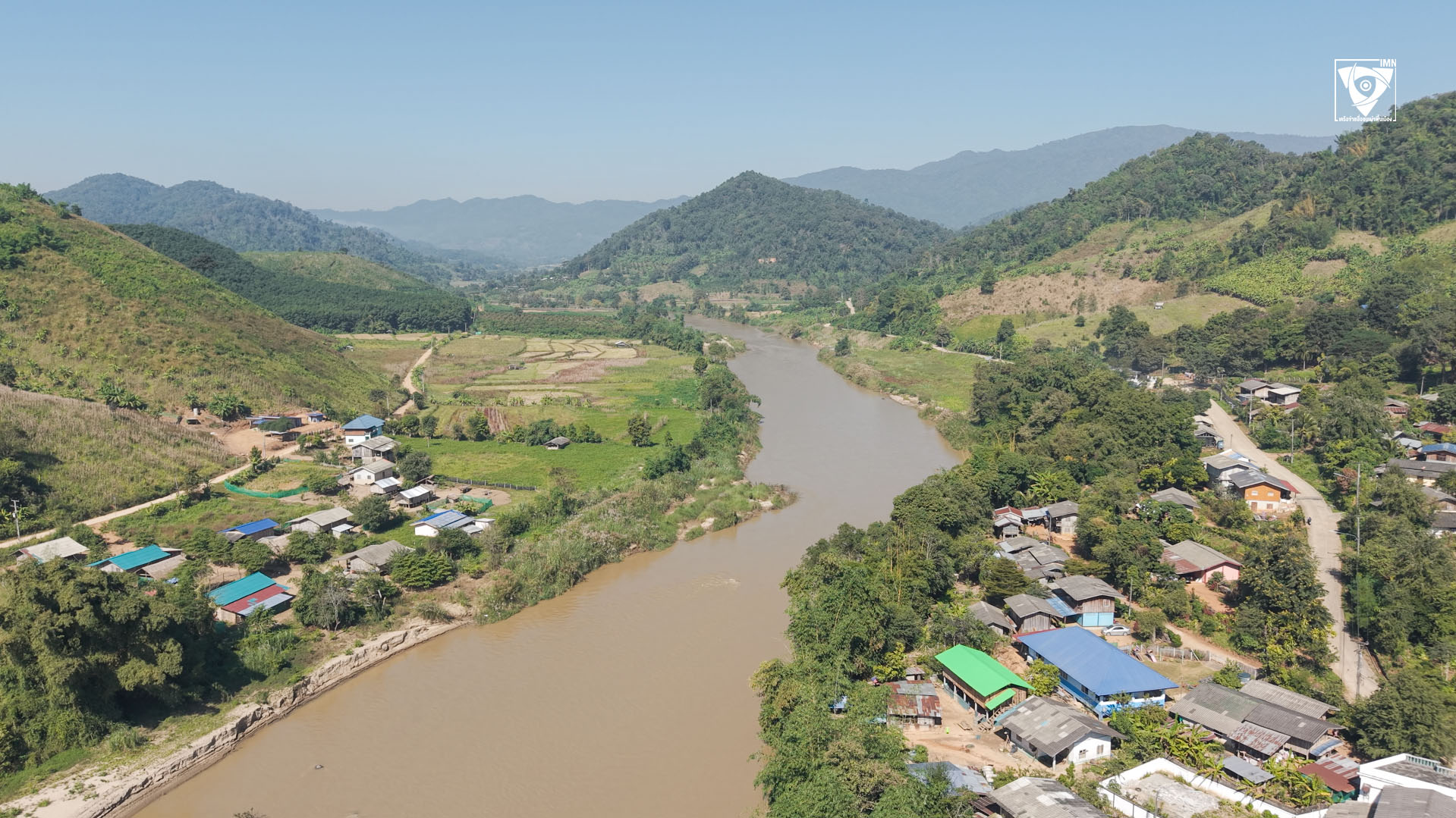 เส้นทางแม่น้ำกกจากท่าตอน ไหลผ่านบ้านผาใต้ สู่จังหวัดเชียงราย ภาพมุมสูง: ธวัชชัย ใจปวง