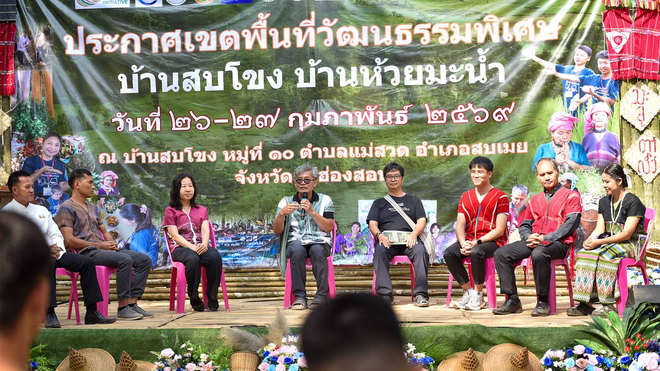นครินทร์ ดำรงภาสกุล (คนถือไมค์) จากมูลนิธิชนเผ่าพื้นเมืองเพื่อการศึกษาและสิ่งแวดล้อม-IPF ภาพ: มูลนิธิภูมิปัญญาชาติพันธุ์ – WiSE